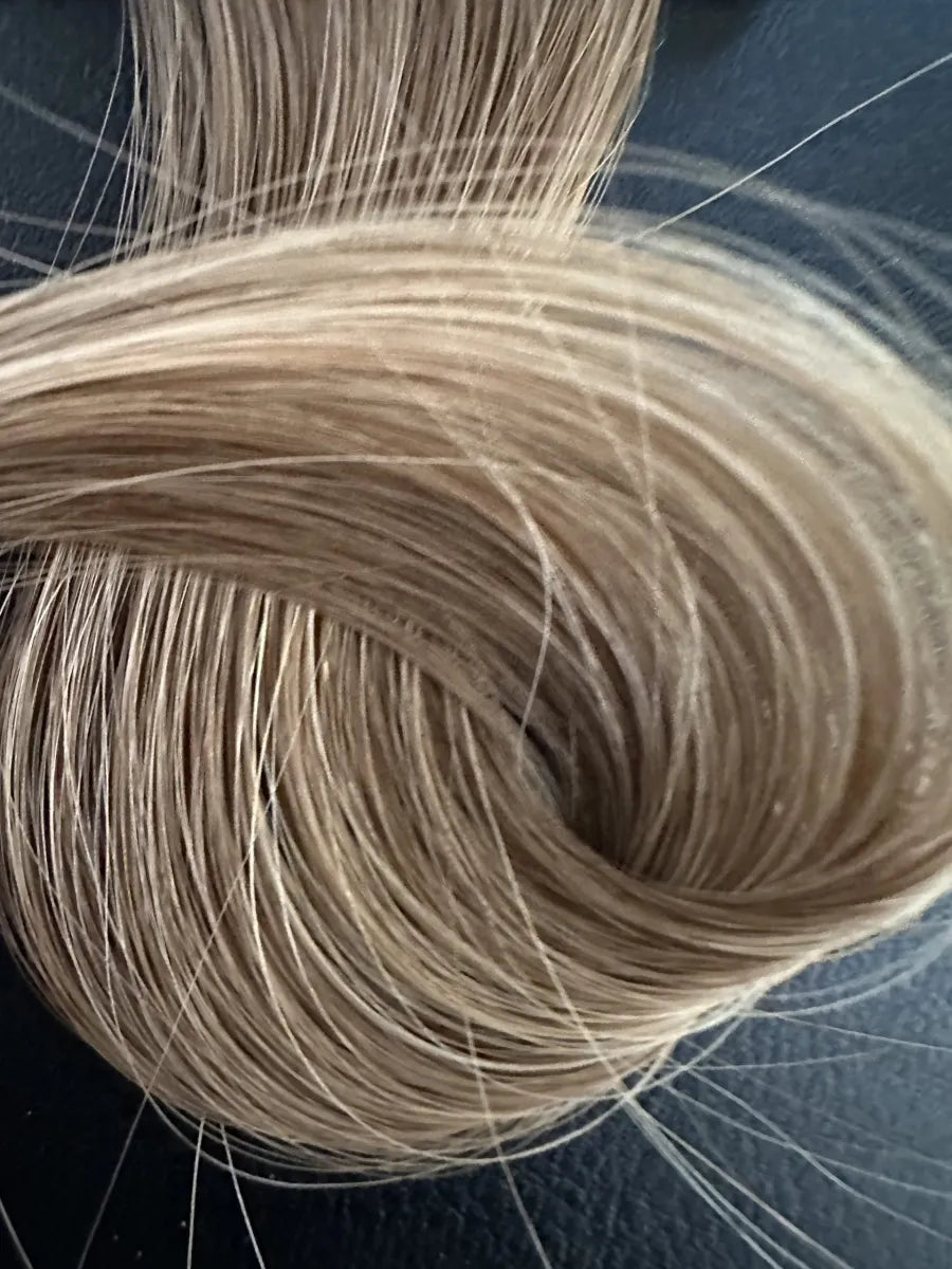 Slim Tape hairextensions 50 cm Estee Paris
Onzichtbare tape hairextensions van echt Filipijns haar
Natuurlijke haarverlenging met Slim Tape extensions
Estee Paris hairextensions – vol en glanzend haar
Double drawn Slim Tape extensions voor volle punten